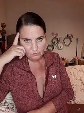 Snapshot of Velvet-Milf chatting on 06/11/26, 10:40 Velvet-Milf online show from 06/11/26, 10:40
