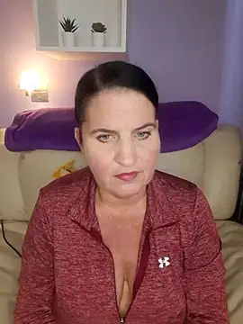 Snapshot of Velvet-Milf chatting on 05/18/26, 09:36 Velvet-Milf online show from 05/18/26, 09:36