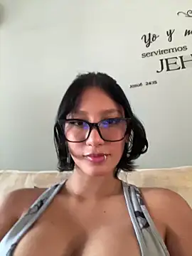 Snapshot of yazmin_rouse_ chatting on 06/11/26, 04:59 yazmin rouse online show from 06/11/26, 04:59