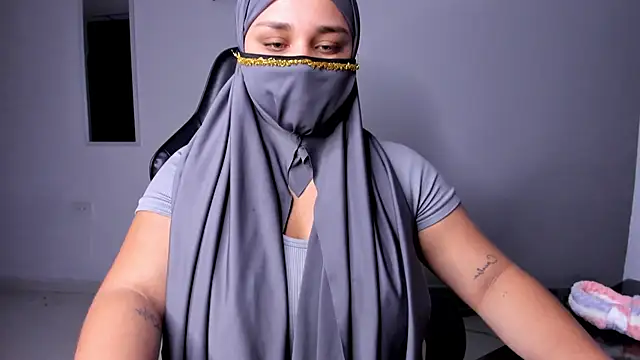 Snapshot of Salma_farouk chatting on 06/15/26, 04:56 Salma farouk online show from 06/15/26, 04:56