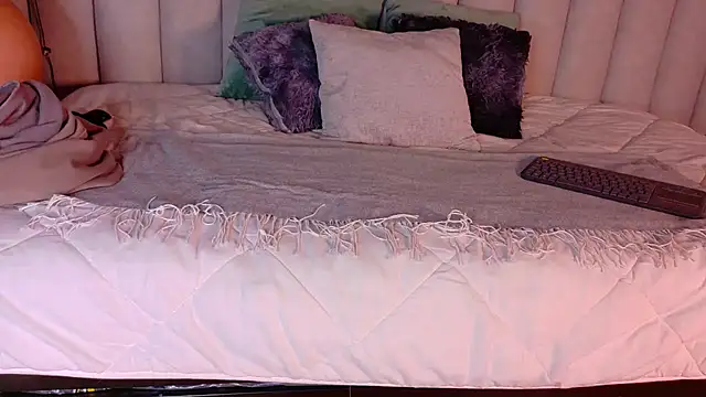 Luna and Jacksonn online show from 05/09/26, 03:32