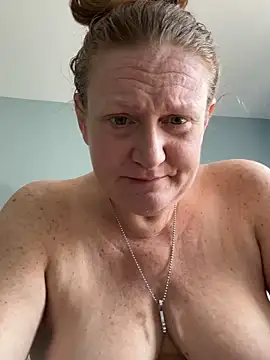 Kellilyn10 online show from 05/17/26, 05:57