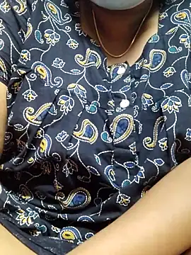 tamilkavitha123 online show from 05/17/26, 04:51