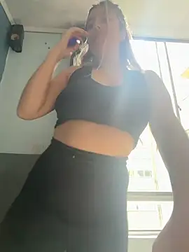 Snapshot of bellalane_ chatting on 05/28/26, 04:24 bellalane online show from 05/28/26, 04:24