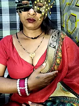 Snapshot of Juli_80 chatting on 05/13/26, 06:37 Juli 80 online show from 05/13/26, 06:37