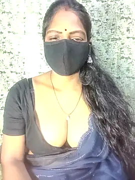 Snapshot of Juli_80 chatting on 07/01/26, 06:03 Juli 80 online show from 07/01/26, 06:03