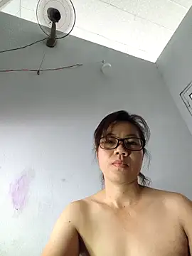 missthree online show from 05/10/26, 06:39