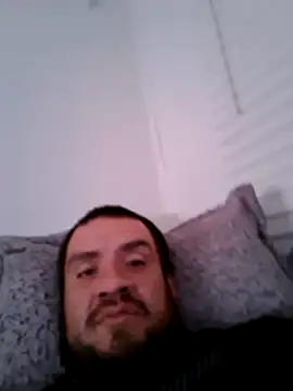 Snapshot of Almircorral2211 chatting on 06/14/26, 07:42 Almircorral2211 online show from 06/14/26, 07:42