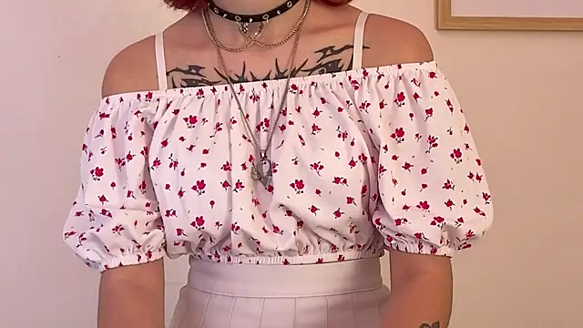 Cruela Bena online show from 05/13/26, 04:03