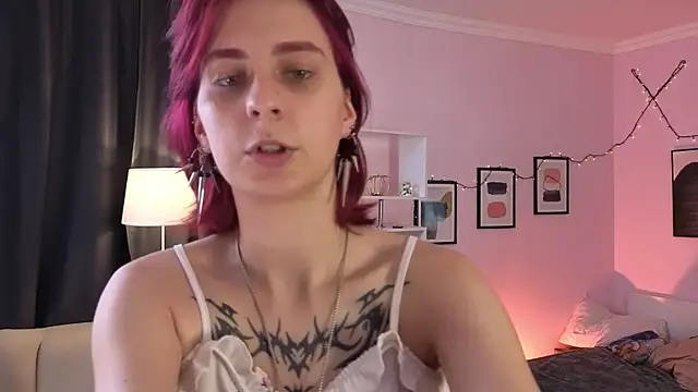 Snapshot of Cruela_Bena chatting on 06/25/26, 03:06 Cruela Bena online show from 06/25/26, 03:06