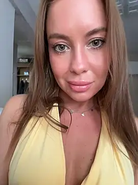 Snapshot of -Ashley_Stone- chatting on 05/15/26, 10:57 -Ashley Stone- online show from 05/15/26, 10:57