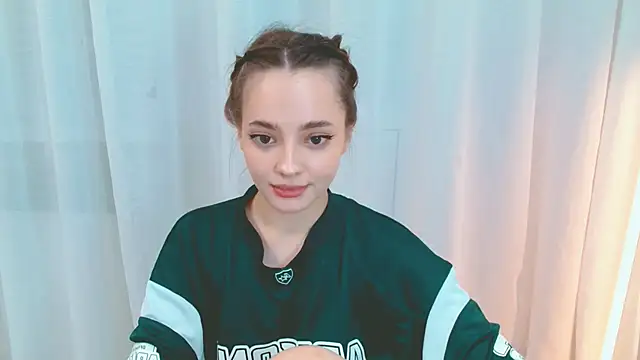 Snapshot of SiennaMia chatting on 05/27/26, 04:36 SiennaMia online show from 05/27/26, 04:36