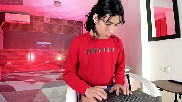 Snapshot of angel_hass18 chatting on 05/27/26, 01:57 angel hass18 online show from 05/27/26, 01:57