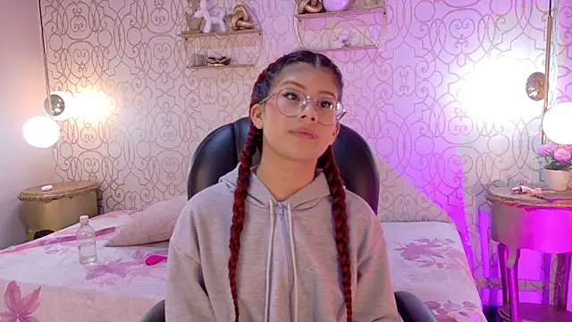 Snapshot of zoeecarter_ chatting on 05/11/26, 11:44 zoeecarter online show from 05/11/26, 11:44