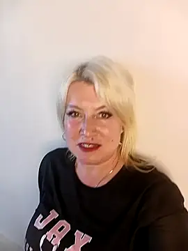 MollyyJoyy online show from 05/13/26, 02:46