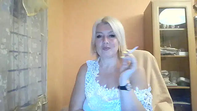 Snapshot of MollyyJoyy chatting on 06/19/26, 08:36 MollyyJoyy online show from 06/19/26, 08:36