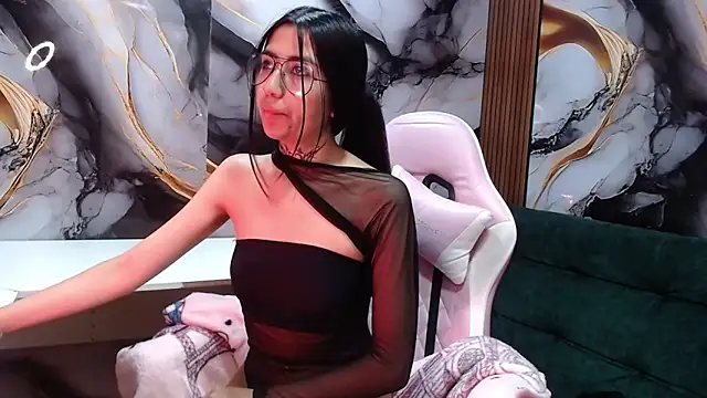 Snapshot of _aranza23 chatting on 06/13/26, 11:52 aranza23 online show from 06/13/26, 11:52