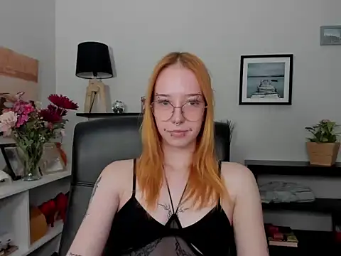 Snapshot of foxSonya chatting on 07/10/26, 05:51 foxSonya online show from 07/10/26, 05:51
