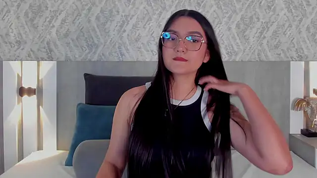 Snapshot of Vaalentina_Lux chatting on 06/16/26, 02:50 Vaalentina Lux online show from 06/16/26, 02:50