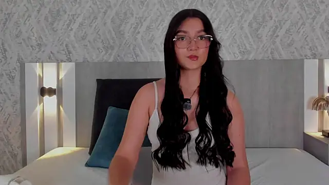 Snapshot of Vaalentina_Lux chatting on 06/01/26, 03:22 Vaalentina Lux online show from 06/01/26, 03:22