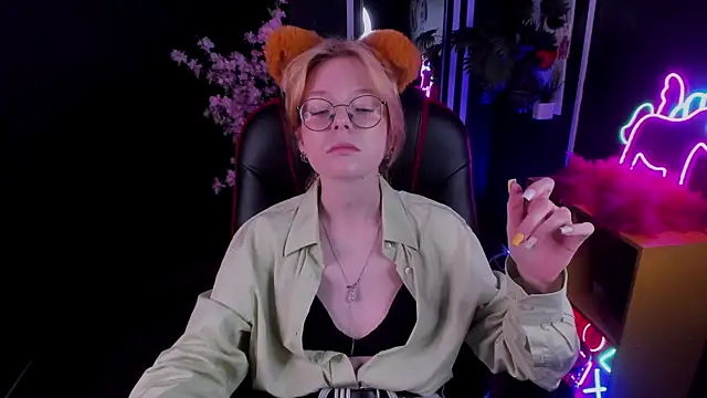 FoxxyyPolly online show from 06/17/26, 05:29