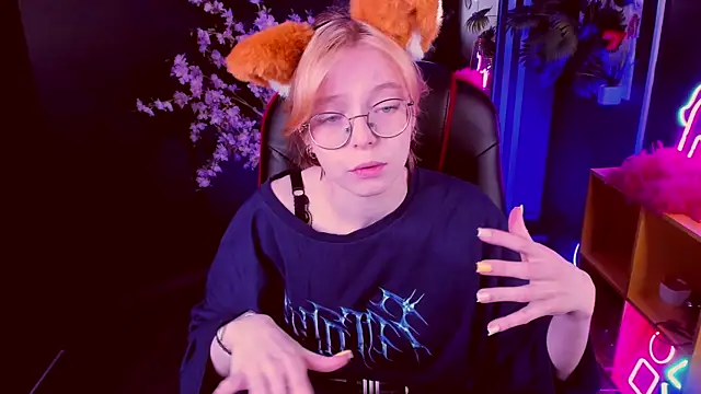 FoxxyyPolly online show from 06/11/26, 05:37