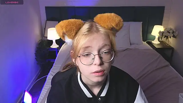 FoxxyyPolly online show from 06/05/26, 05:23