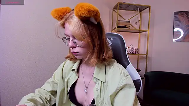 FoxxyyPolly online show from 06/19/26, 05:35