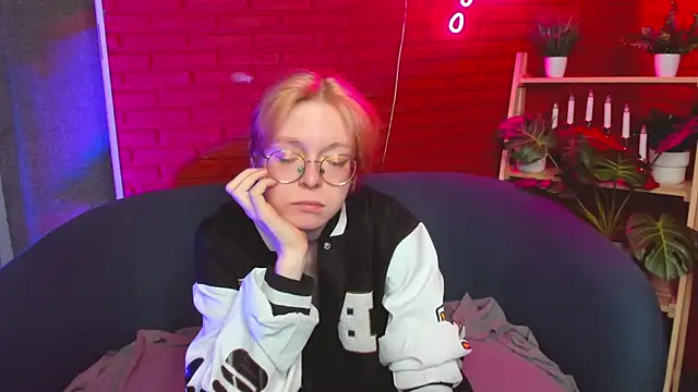 FoxxyyPolly online show from 05/13/26, 05:47