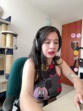 Snapshot of Annie_loveer chatting on 07/01/26, 05:46 Annie loveer online show from 07/01/26, 05:46