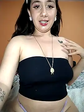 Snapshot of Annie_loveer chatting on 06/17/26, 04:45 Annie loveer online show from 06/17/26, 04:45