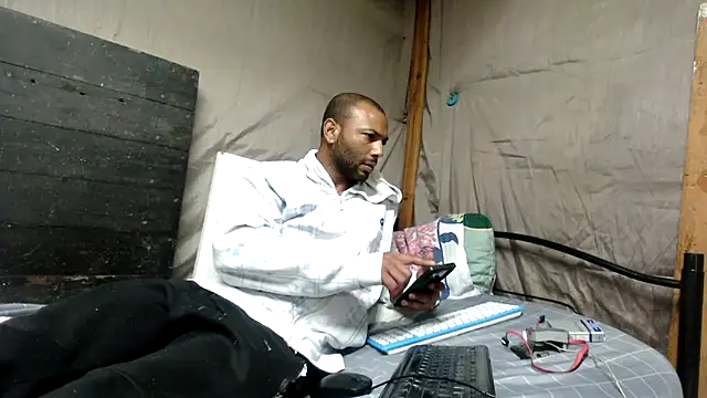 Snapshot of Camodick chatting on 05/22/26, 11:03 Camodick online show from 05/22/26, 11:03