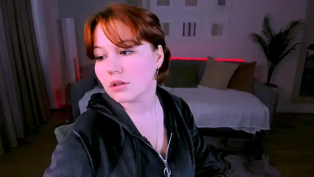 MiaLacrice online show from 06/29/26, 11:32
