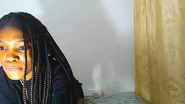 Snapshot of PetiteBarbie_05 chatting on 05/18/26, 10:14 PetiteBarbie 05 online show from 05/18/26, 10:14