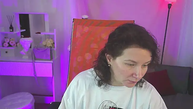 Snapshot of AureliaGleam chatting on 05/16/26, 08:02 AureliaGleam online show from 05/16/26, 08:02