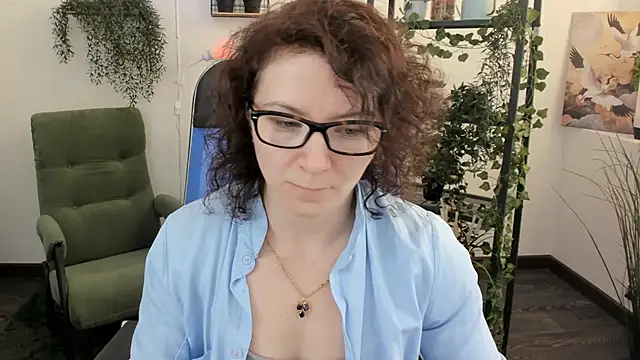 Snapshot of AureliaGleam chatting on 05/18/26, 01:39 AureliaGleam online show from 05/18/26, 01:39