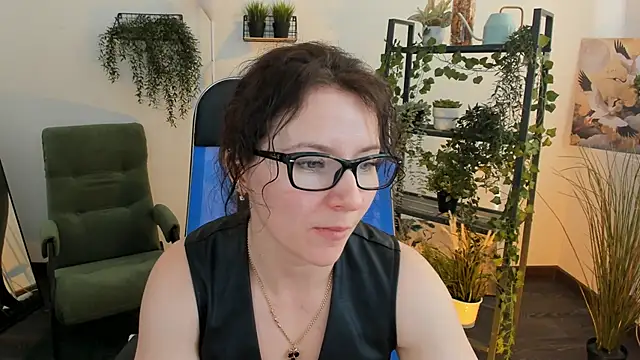 Snapshot of AureliaGleam chatting on 05/11/26, 04:36 AureliaGleam online show from 05/11/26, 04:36