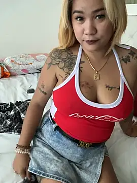 Snapshot of queenmia__ph chatting on 06/16/26, 08:58 queenmia ph online show from 06/16/26, 08:58