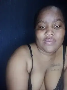 ChubbyMidgetxxx19 online show from 06/25/26, 07:19