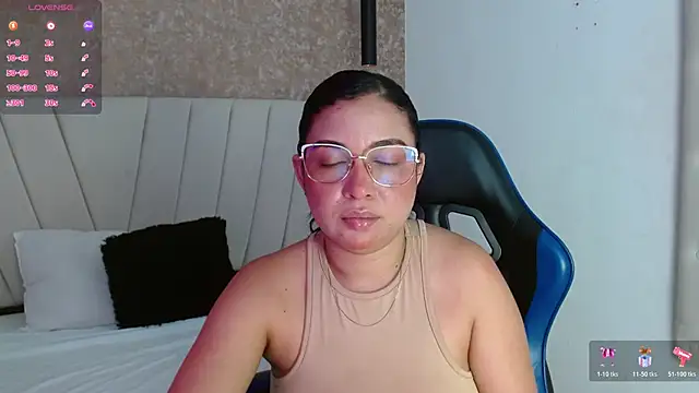 Snapshot of AliceSmity__ chatting on 06/11/26, 01:08 AliceSmity online show from 06/11/26, 01:08