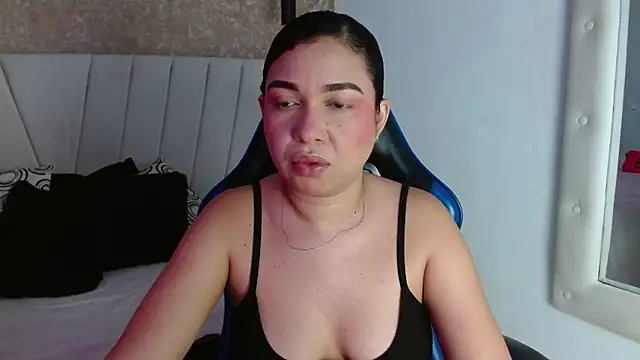 Snapshot of AliceSmity__ chatting on 06/01/26, 12:05 AliceSmity online show from 06/01/26, 12:05