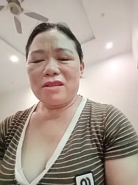 Snapshot of -Lytina- chatting on 06/19/26, 11:09 -Lytina- online show from 06/19/26, 11:09