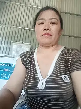 Snapshot of -Lytina- chatting on 06/07/26, 03:34 -Lytina- online show from 06/07/26, 03:34
