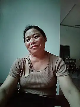 Snapshot of -Lytina- chatting on 06/19/26, 11:05 -Lytina- online show from 06/19/26, 11:05