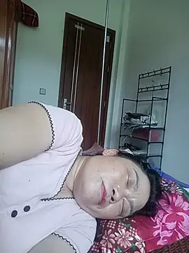 Snapshot of -Lytina- chatting on 06/02/26, 06:13 -Lytina- online show from 06/02/26, 06:13