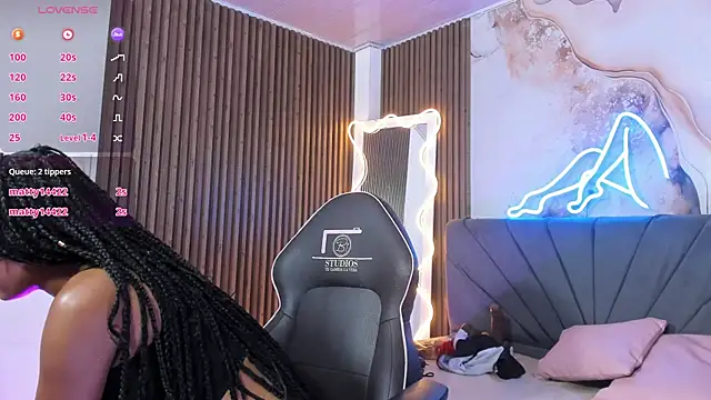 CRISTALBROKE TAY online show from 06/06/26, 07:41