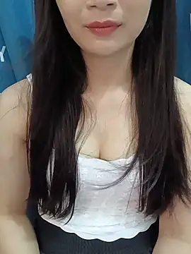 Snapshot of -Hena- chatting on 05/18/26, 05:02 -Hena- online show from 05/18/26, 05:02