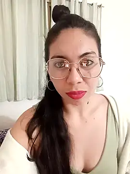 Mia essence online show from 05/09/26, 04:38