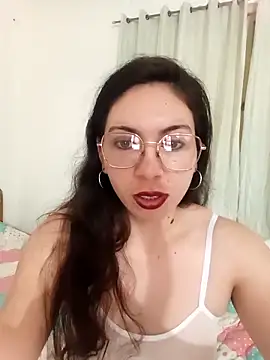 Mia essence online show from 05/15/26, 01:09