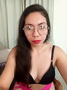 Mia essence online show from 05/09/26, 11:19